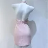 Sıradan elbiseler vintage seksi v yaka açık arka yular kısa elbise ince fit Fransızca zarif siyah pembe mini moda partisi 2024 yaz