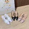 Två-ton cap toe slingback bow pumpar sandal kvinnor sommar stilett kitten klackar skor guldkedjor pärlor besatt c nya märkes sandaler mesh mary jane ballet lägenheter glider