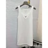 PRA Designer Womens Tank Tops T Camisetas de verão Mulheres Tops Tees Crop Crop Bordado Sexy Off ombro preto