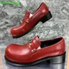 Casual schoenen grote ronde teen slip-on heren rood 2024 flat met dikke hiel metalen gesp ontwerpper lederen stof ondiepe zakelijke formeel