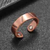 Bandringe Retro-V-förmige magnetische rote Kupfer-Offener Ring, die zur Behandlung von Schlaflosigkeit und Gewichtsverlust bei beiden Männern verwendet wird.Energieschmuck Q240429