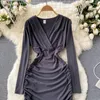 Casual jurken Franse sexy v-hals jurk dames 2024 lente Koreaanse stijl temperament heup wikkel lange mouw geplooide korte subtrend