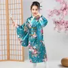 Etniska kläder kimono klänning livliga körsbärsblomningstryck japanska uppsättningar för flickors cosplayskolans föreställningar traditionella elementära