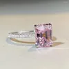 Pierścienie klastra 925 Pierścień Srebrnego Treasure Pink Diamond Light Luksusowy Square Szmaragdowy wysoki węgiel