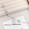 デザイナーオリジナル1to1 vancllf luxury Jewelry新しい四葉草断片化されたアイスブレスレット女性スターリングシルバー925ミニマリストとユニークなデザインハイセンス