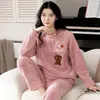 Kvinnors sömnkläder 2024 Ladies Winter Warm Casual Pyjamas Flanell Soft Home Service Söt tecknad rund halsdräkt kan bäras utanför