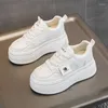 Scarpe casual krasovki da 8 cm mucca vera in pelle vera elaborate vulcanizza piattaforma covoni covoni di sneakers alla moda stabile da donna ad alta primavera