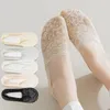 Chaussettes de femmes Lace Casual Deep Boat Summer Thin Breathable Silicone sans glissement dames invisible Chauque transparent Sports