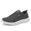 Bezpłatna wysyłka mężczyzn kobiet do biegania buty do biegania nisko oddychające antypoślizgowe Triple Black Grey Blue Mens Treners Sport Sneakers Gai