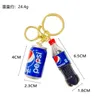 Llaves de llaves lindo surrealista cola sprite bebidas botellas latas de llaves pareja bolsas colgantes de automóviles pequeños regalos Q240429