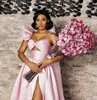 Bellissima festa rosa di raso A-line Dames Party di fidanzamento Pretty Maxi Prom Gowns con Veil 2024