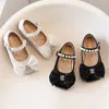 Girls Flower Wedding Shoes for Baby Kids Flats String Bead Mary Jane Princess Shoes Pearl Strap Dress Shoes Dance Party Toddler 240416