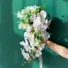 Fleurs décoratives tenant le bouquet de mariage en tulipe naturelle artificielle avec ruban de soie en satin blanc champagne.