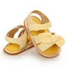 Sandaler söta sommarsandaler gul prinsessa båge dekoration avslappnad mjuk gummisula anti slip singel skor 0-18m baby promenadskor240429