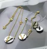 Modedesigner halsband V Letter Pendant Banshee Head 18k Gold Plated Womens Ve0219596405