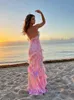 Chic v Neck Kolorowe falbany sukienkę Sukienkę Kobiet bez pleców bez rękawów Slim Długość podłogi 2024 Lady Beach Holiday Vestidos 240416