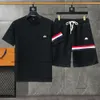 المصمم مجموعة الرجال Tracksuit Mens T-Shirt مكون من قطعتين ماركة أزياء العلامة التجارية Suit Suit Suit Lawging Color Match Striped Ribbon Logo Tshirt 2pcs 29 أبريل
