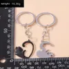 Keychains Lanyards 2024 Zwarte kat Keychain Hartvormige roestvrijstalen liefdescombinatie Keychain Laniere Porte Cle Keychain Bag Pendant Gift Q240429