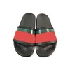 2024 Home Flats Slipper wandelschoen canvas sandalen zomer zachte sandalen beroemde schuim strand dia's famoius dames glijden op platform badkamer luxe geborduurde stofzak