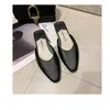 Slippers zomer muilezels elegante zachte lederen dames gesloten teen niet-slip comfortabele sandalen met lage hakken met vlakke bodem en