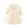 Flickans klänningar 2023 Spring Kids Dress Doll Collar Embroidered Bunny Yarn Dress Girls Cute Princess Dresses