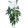 Dekoracyjne kwiaty ceremonia dekoracji przejścia ślubnej sztuczna róża z zielonymi liśćmi wstążkami na imprezę kościelną