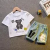 Ensembles de vêtements 2 pièces Baby Boy Vêtements d'été Casual Fashion Couleur respirante confortable Shorts à manches courts dessin animé ours mignon 1 2 3 4 5T