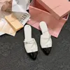 Leer MM Brand Pumps Metal Buckle-verrijkte sandalen kitten hiel miui dames luxe ontwerper puntige teen avond feestschoenen Mary Jane Sandaal slippers ballet flat