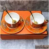 Canecas xícaras de chá de luxo e pires Conjunto de 2 fino China China Coffee Golden Handle Royal Porcelain Party Espresso 230818 Drop Delivery HOM DHPR5