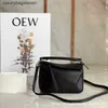 Sacs de créateurs haut de gamme pour femmes Loeiwe Puzle Series Satin Cowhide mini sac géométrique cool noir tout noir