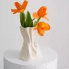 Vases Simple Cream Ceramic Decoration séchée Vase Flower Vase salon Bureau en ligne Célébrité High Sense Art Ornements.