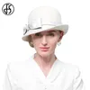 Berets FS 2024 Spring Curl Brim Brim Cap Ladies Eleganckie retro małe czapki dla kobiet wycieczki na zakupy Fedoras White Millinery