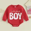 1121 Lioraitiin 018M Baby Boys Sweatshirts Rompers Valentijnsdag Kledingbrief Fuzzy geborduurd met lange mouw jumpsuit 240430