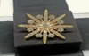 Beroemd ontwerp Gold Anise Star Luxurys Desinger broche vrouwen Rhinestone Pearl Letter Broches Pak Pin Fashion Sieraden Kleding Dec6842377