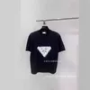 Dames T-shirtontwerper Spring/zomer gebreide korte mouwen Contrast gekleurde driehoeks letters Modieus en slanke veelzijdige Koreaanse editie Simple Casual Daily