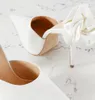 Nowe ślubne buty Walkig Magda_Butrym wskazane palce Sandały Faux Pearle ozdobione satynowe muły 3D Rose High Heels EU35-42