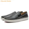 Zapatos informales de lujo Chentel de color negro Flock Rivet Outdoor Spring Men Spikes Man Chaussures Hommes