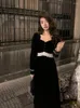 Festklänningar fransk stil kändis svart sammet klänning för kvinnlig höst och vinter seniorkänsla hepburn liten