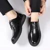 Sapatos casuais vestido de couro de couro com moda moda formal brogue genuíno redondo dedo dedo de casamento preto ao ar livre