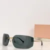 Occhiali da sole per donne designer classici Luxurys Euro American Trend Glasses Curved Lenses Ombratesimi conduttore di Luce Light Uv400 Goggles Wlnz