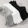 Vrouwensokken 1/5pairs Men Enkle vaste kleur Zwart wit grijs Invisible Ademende katoenen sport mannelijke korte sox