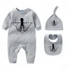 Designer Baby Onesies Kleine Babys Baumwolle Strampler Lätzchen Hüte Sets Luxus Marke Infant Neugeborene Kleidung Mädchen Jungen Overall Body SDLX