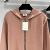 Tricots pour femmes Tees Designer Marque Début du printemps Nouvelle lettre Casual Polyvalent Lâche Style minimaliste Fermeture éclair à capuche Laine Tricoté Cardigan XKPW