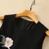 Spring Black Floral broderiklänning ärmlös rund halspanelpanel med knälängd avslappnad klänningar S4J290118 plus storlek XXL