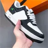 Designer 2024 Nouvelles chaussures 10a Qualité Casual Men Low Men Femmes One Triple Blanc Noir rouge Biue Utility Shadow 1s Outdoor Sports Designer Running Sneakers