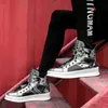 Klänningskor HKDQ Luxury Patent Leather Casual Sports Shoes Men Fashion Rivet High Top Male Skateboard Shoes Platform Hip-Hop Mens Sneakers