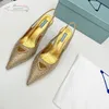 Sandalias de diseñador Tacones altos con la marca Mujer Patente de lujo Patente de diamante brillante zapatos planos de cuero triángulo invertido Sandal Sandal Fashion Zapato