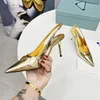 Sandalias de diseñador Tacones altos con la marca Mujer Patente de lujo Patente de diamante brillante zapatos planos de cuero triángulo invertido Sandal Sandal Fashion Zapato