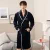 Męska odzież sutowa zagęszcza Jacquard Bathobe Man Shower Shaf Coral polar ciepły zimowy dom para koreańskiego stylu słodka solidna sukienka