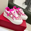 Designer Sneakers décontractés pour femmes entraîneurs de mode classiques de mode Stud confortable en cuir Men de passerelle Chaussures de sport